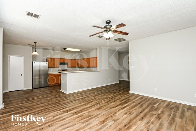 Building Photo - 4817 Palm Ridge Dr
