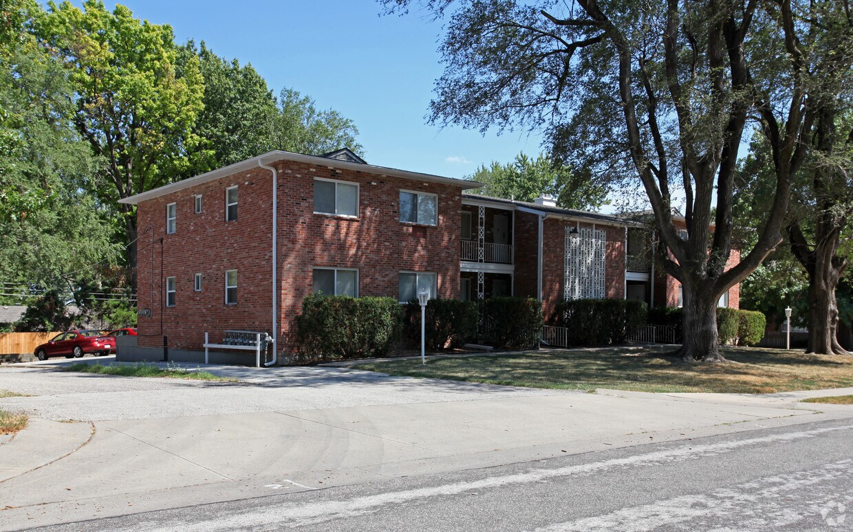 61156119 Marty St, Mission, KS 66202 Apartments in Mission, KS