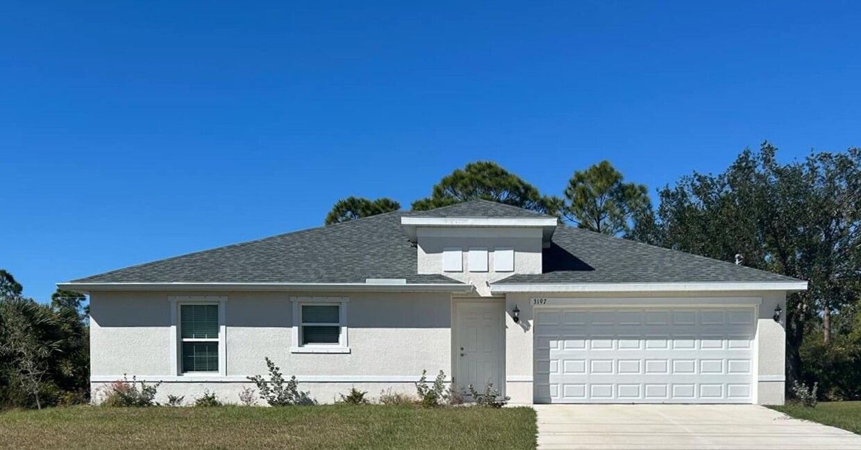 Foto principal - STUNNING Brand New 3/2 Home in North Port