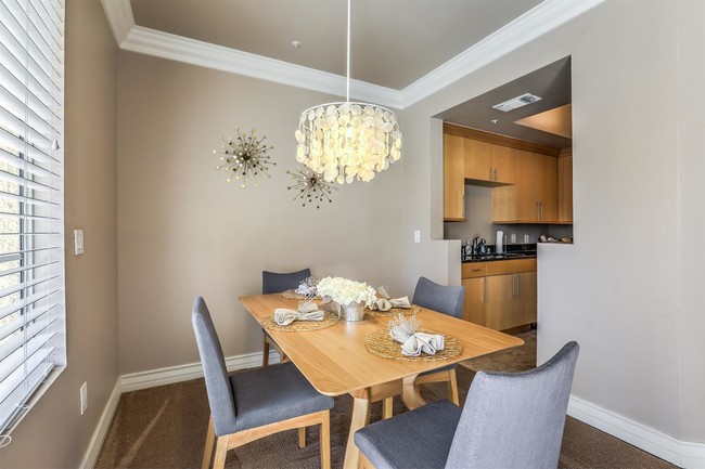 Building Photo - 260 E Flamingo Rd