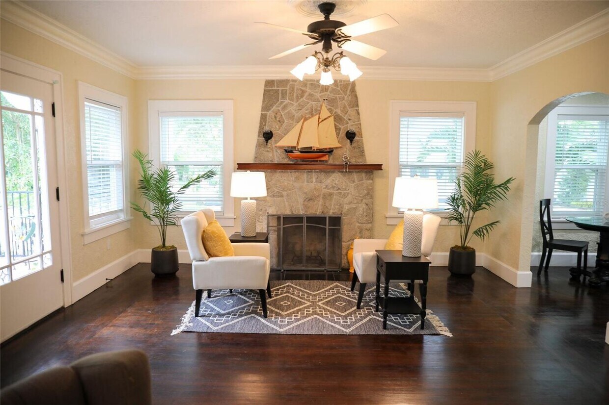 Foto principal - FURNISHED LUXURY 3 Br 3 Ba RENTAL NEAR DOW...