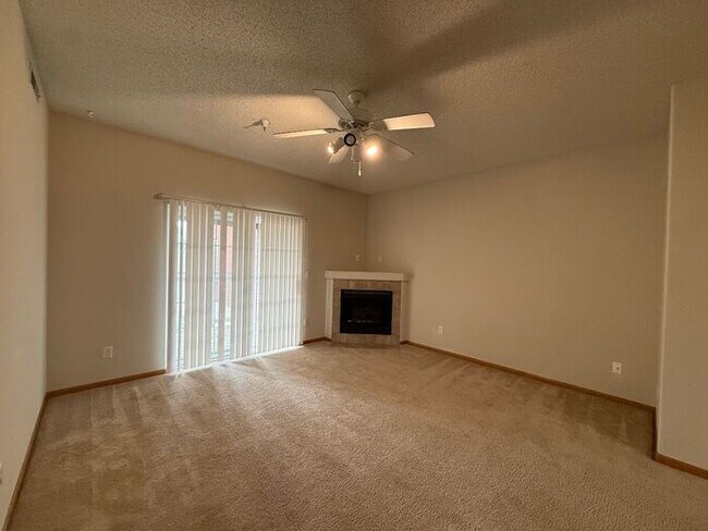 Foto del edificio - $1,300| 2 Bedroom, 1 Bathroom Condo | No P...