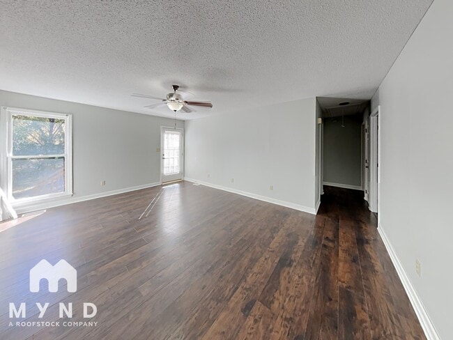 Building Photo - 1213 Shakentown St