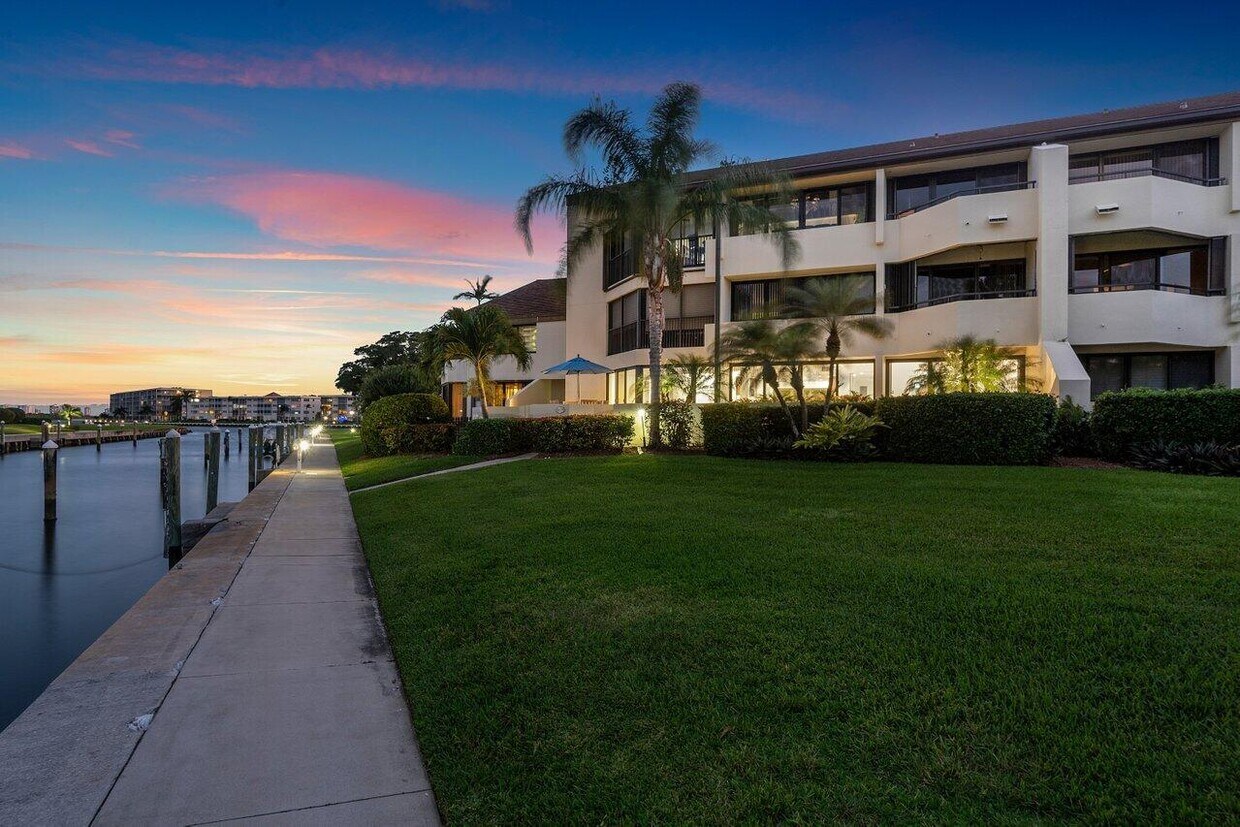 Primary Photo - 1100 Marine Way W