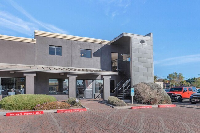Foto del edificio - Rates Vary: $2,495 - $4,995