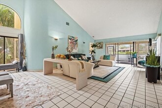 Building Photo - 6691 S Pine Ct