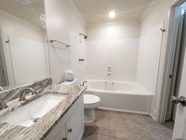 Building Photo - 11011 Cal Rd