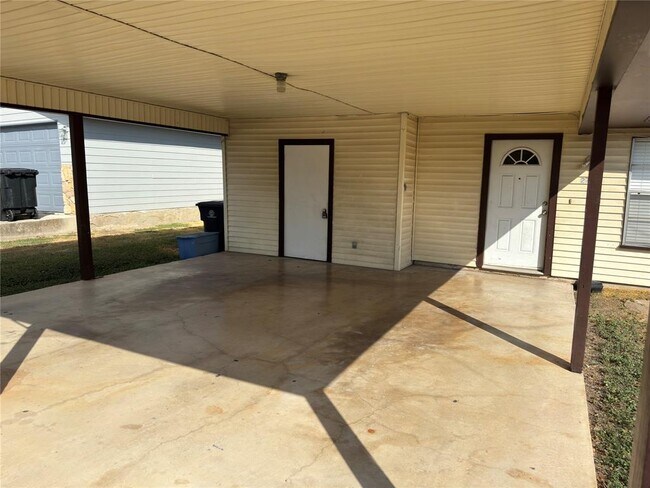 Foto del edificio - 2745 Maple Tree Rd