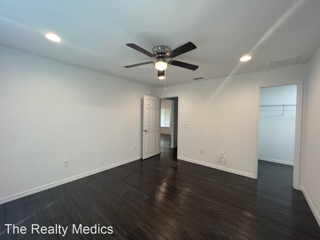 Foto del edificio - 3 br, 2 bath House - 20 Maple Crse