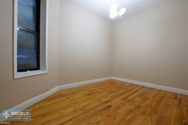 Foto del edificio - 1 br, 1 bath Apartment - 526 Flatbush Ave 1A