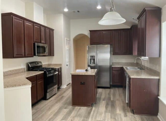 Building Photo - 25 Mira Loma Dr