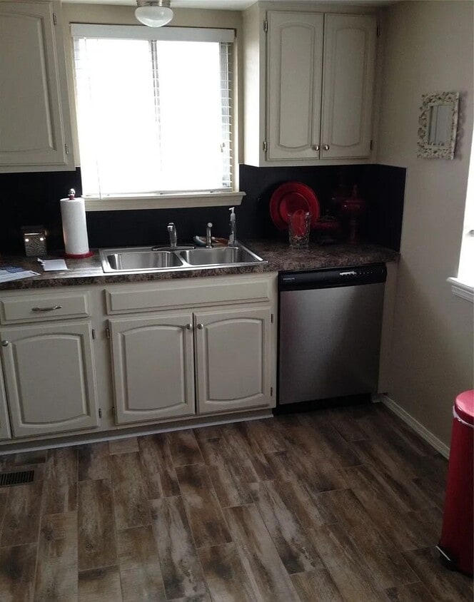 Foto del edificio - 69th St Duplex