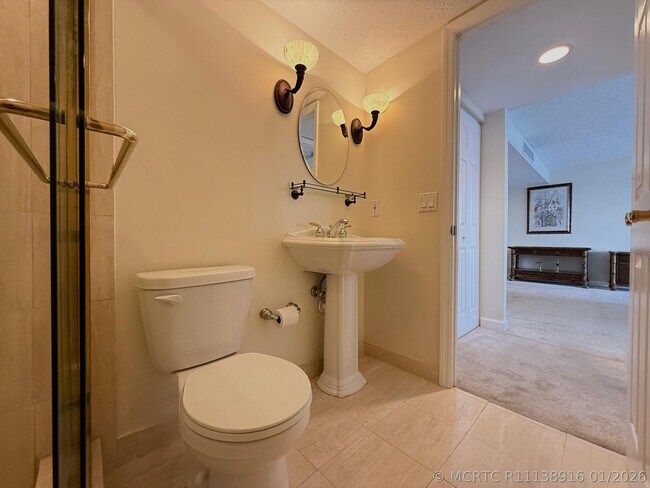 Building Photo - 5600 N Flagler Dr