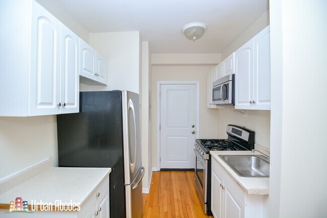 Foto del edificio - 750 W Addison St