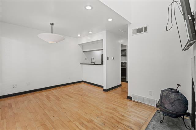 Foto del edificio - 4130 Newton Ave