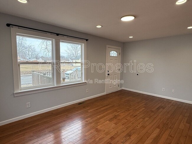 Building Photo - 1001 E Broadway St