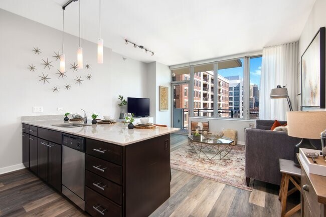 Foto del edificio - 676 N Kingsbury St