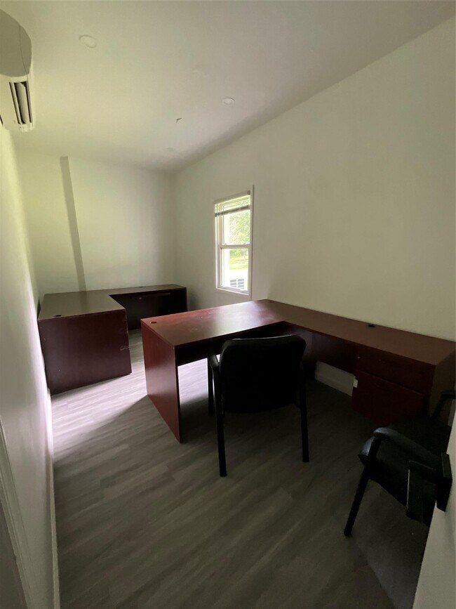 Foto del edificio - 287 Seven Springs Mountain Rd