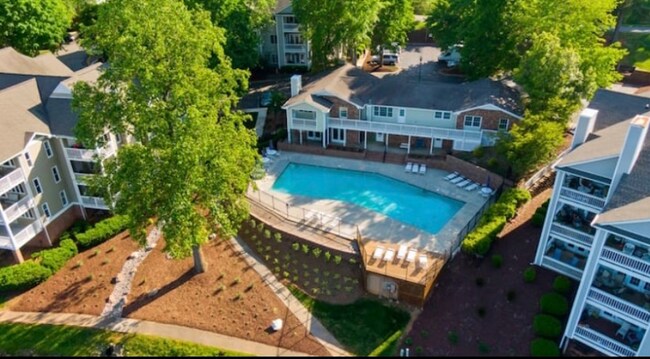 Foto del edificio - 106 Lake Hollow Cir