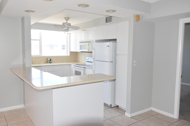 Building Photo - 1236 Hillsboro Mile