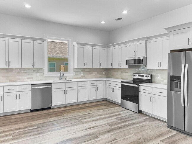 Building Photo - 240 Marsh Landing S