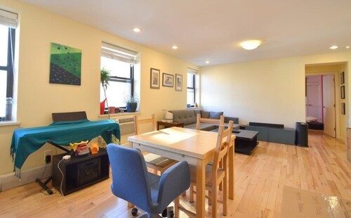 Foto del edificio - 420 E 14th St