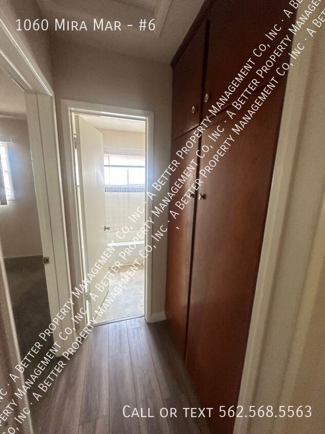 Foto del edificio - Upper Large One Bedroom w/NEW PLANK FLOORS...