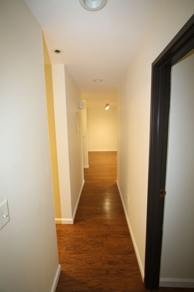 Building Photo - 600 W 76th Ave