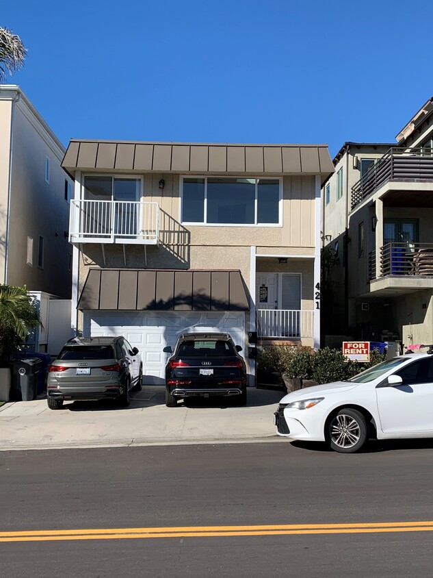 Building Exterior - Driveway - 421 Marine Ave