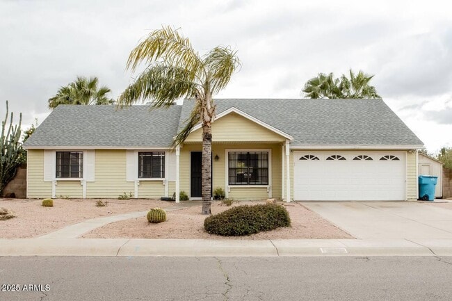 Building Photo - 6533 E Grandview Dr