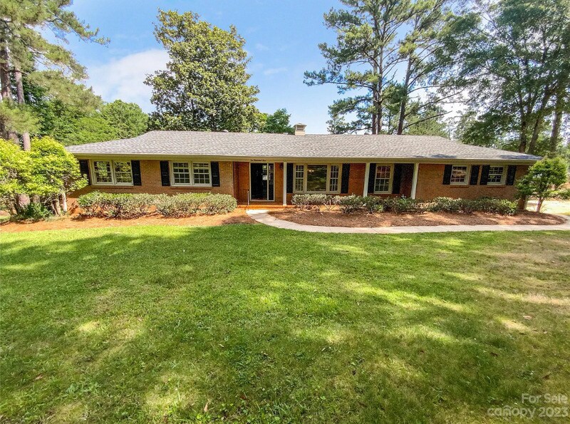 2001 Lakeview Dr, Pineville, NC 28134 House Rental in Pineville, NC