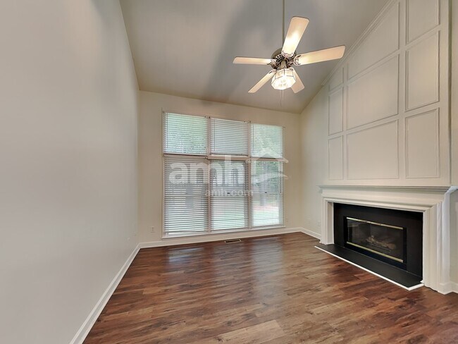 Foto del edificio - 11300 Coachman Cir