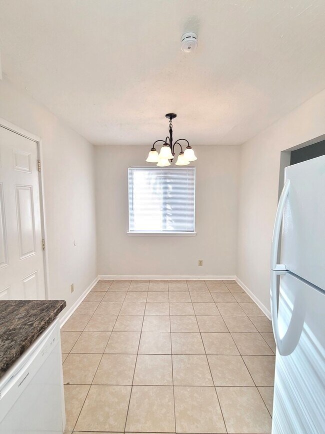 Building Photo - Lynn Haven 3 bedroom 1.5 Bath Duplex