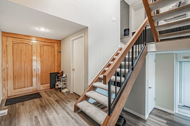 Building Photo - 3BD, 2.5BA Arapahoe Lake Park Townhome Nea...