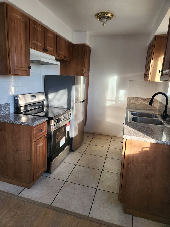 Building Photo - 6561 Fulton Ave