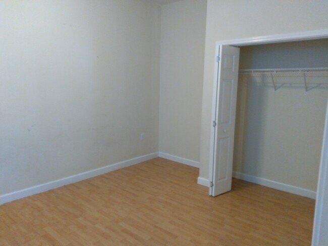 Bedroom 2 - 1995 KY-90
