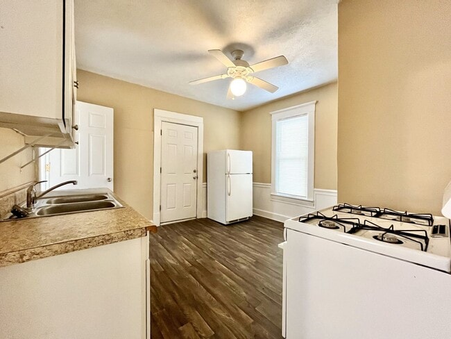 Building Photo - 1104 Hermitage St SE