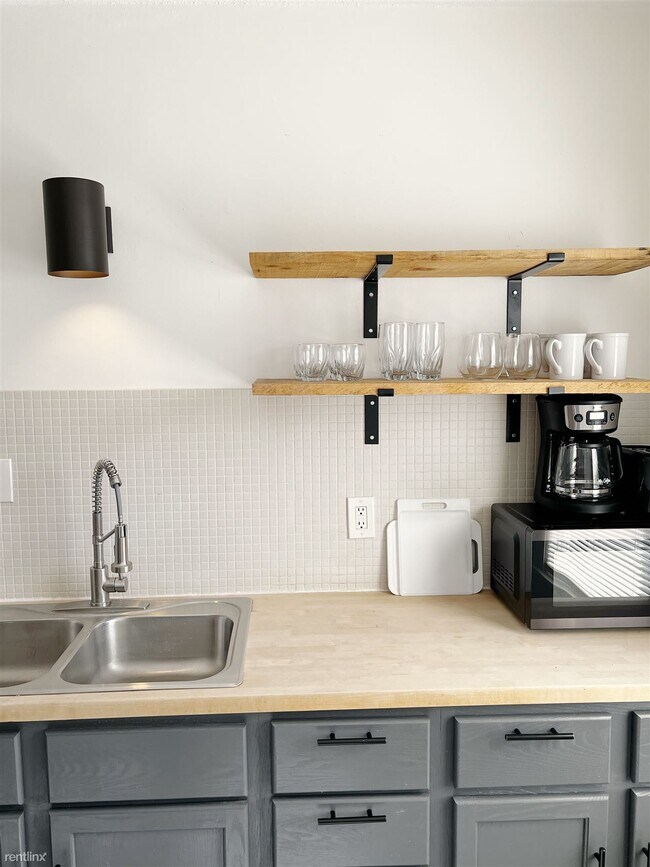 Foto del edificio - 2 br, 1 bath 4plex - 3912 North Thomas Ave...