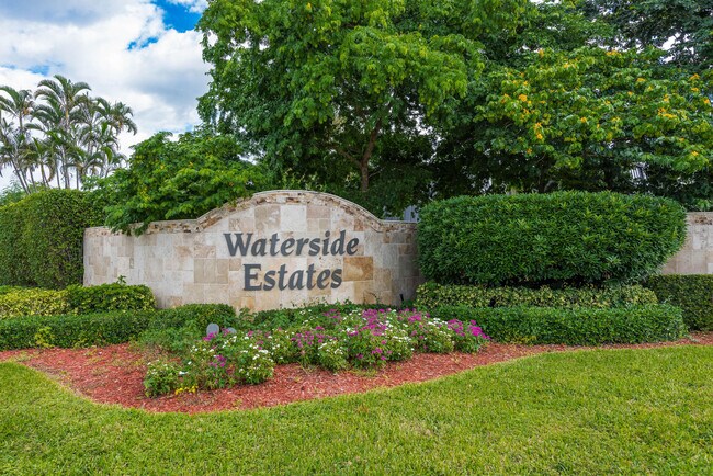 Foto del edificio - 2471 Waterside Dr