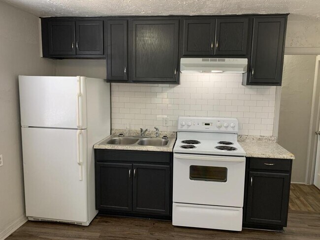 Photo - 1904 E Madison St House