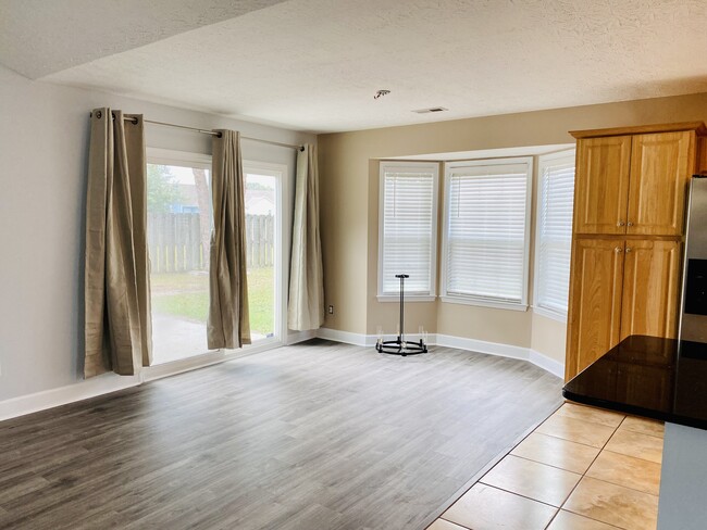 Dining Room - 377 Rose Bud Ln