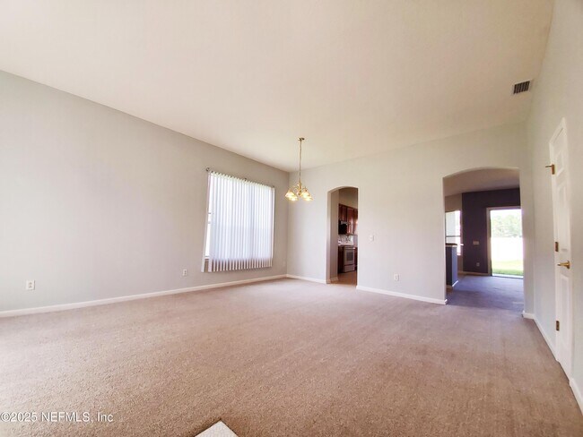 Foto del edificio - 825 Lord Nelson Blvd