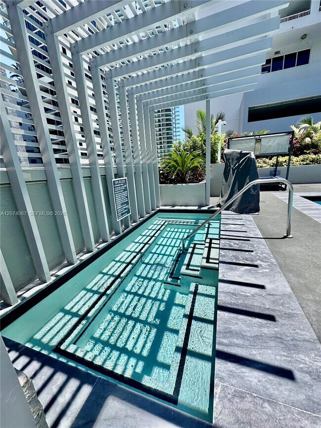Foto del edificio - 185 SE 14th Terrace