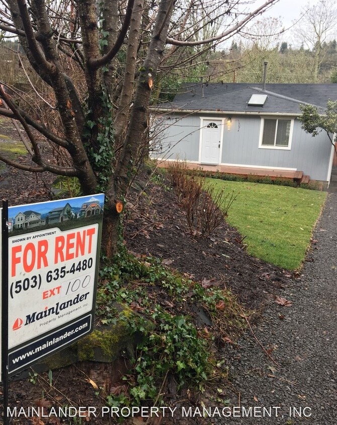 2 br, 1 bath House - 910 S MCLOUGHLIN BLVD