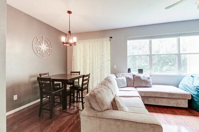 Building Photo - 8180 Stone View Dr