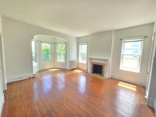 Building Photo - 514 Grand Ave