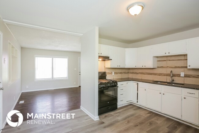 Building Photo - 9310 Lewis Ave