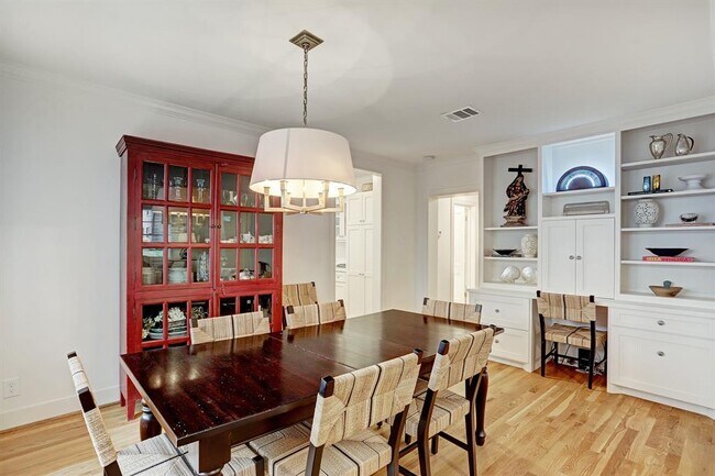 Foto del edificio - 2112 Milford St