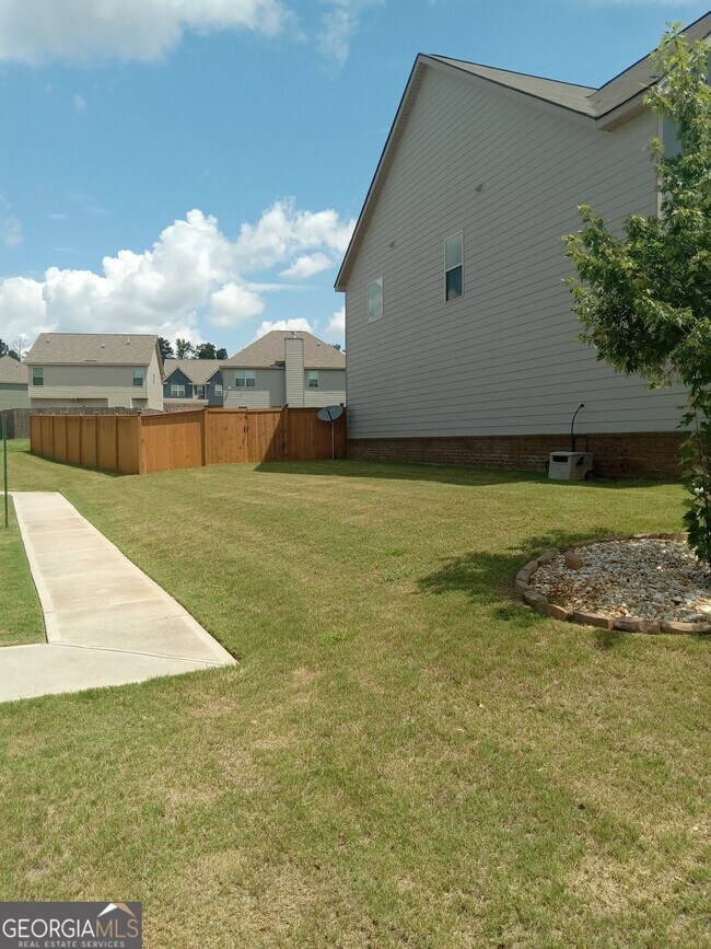 Building Photo - 1189 Hartwell Rd