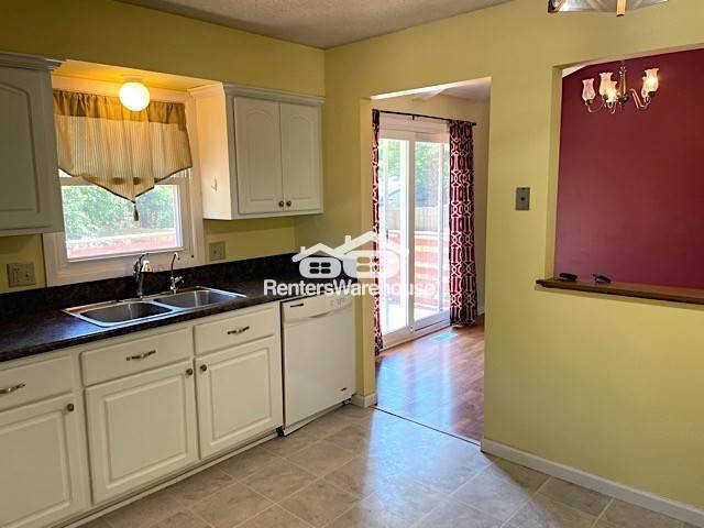 Foto del edificio - 8008 Regent Ave N